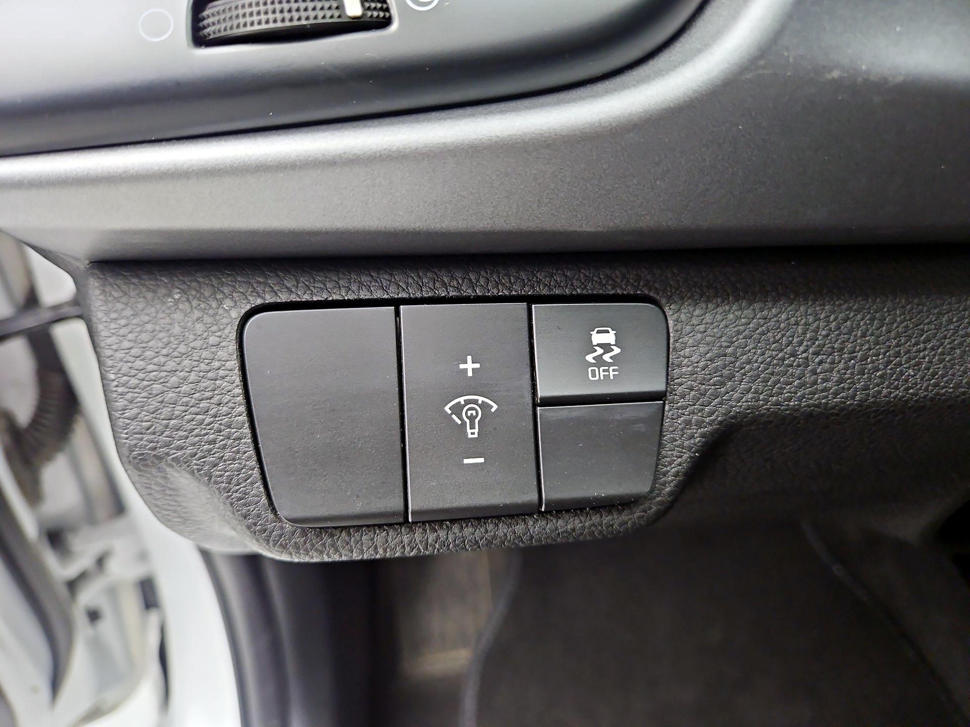 Thumbnail: 2023 Kia Rio - 13