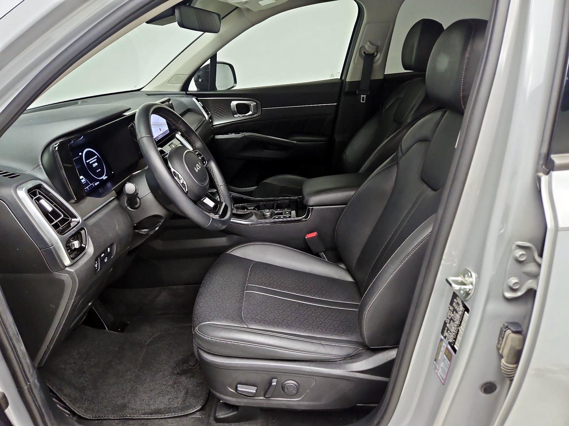Thumbnail: 2023 Kia Sorento - 11