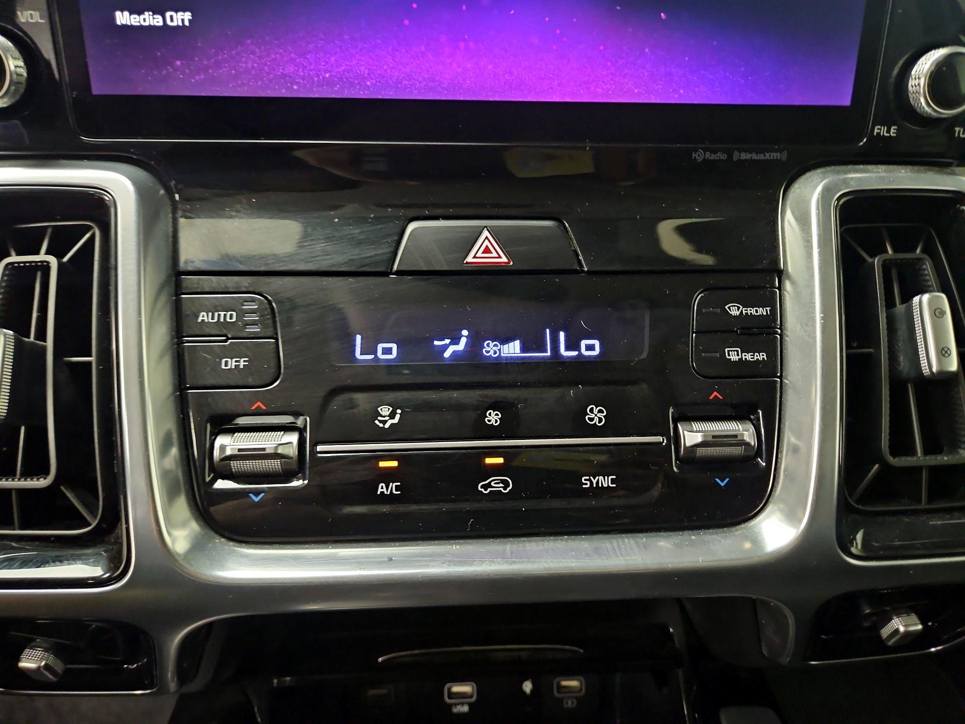 Thumbnail: 2023 Kia Sorento - 17