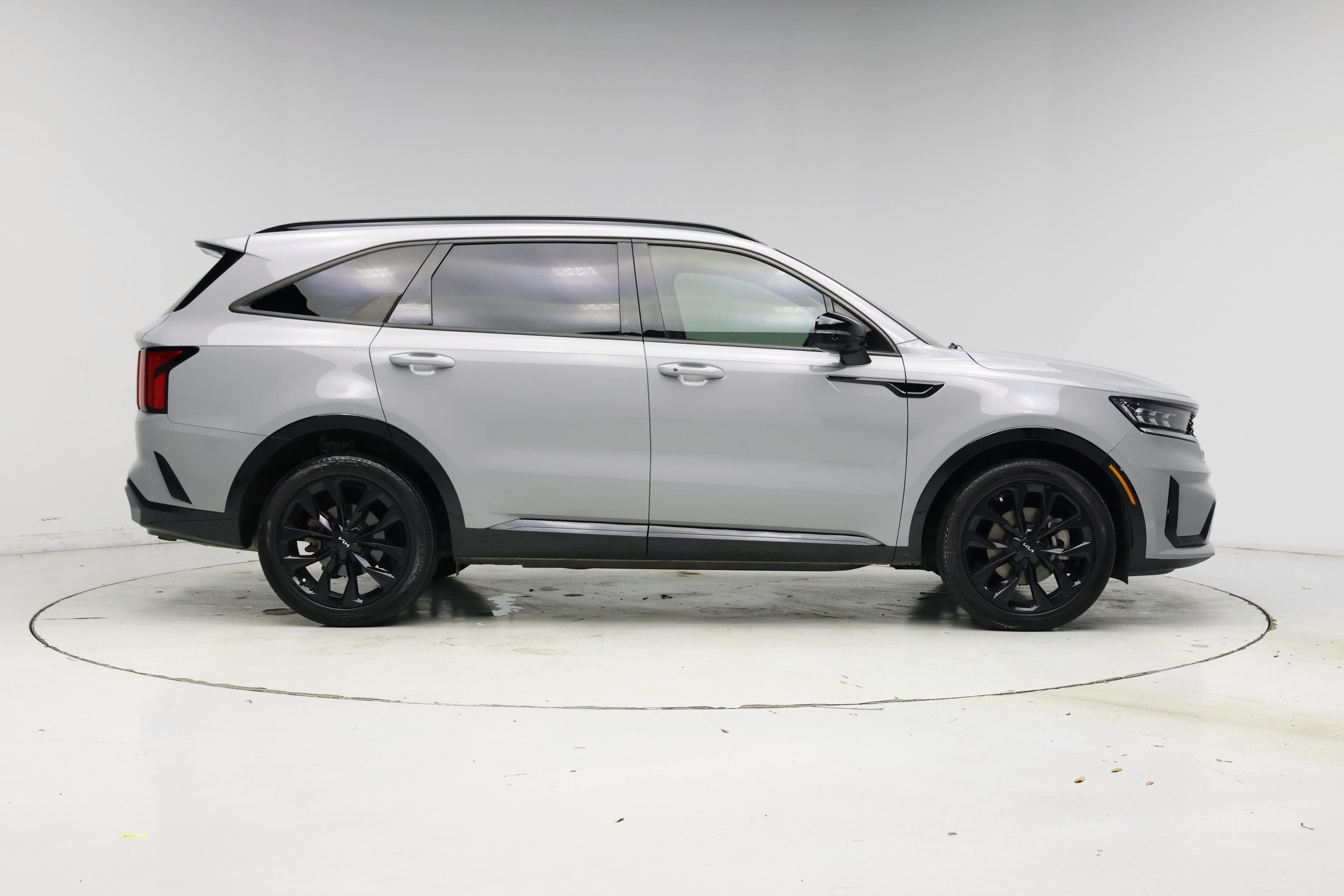 Thumbnail: 2023 Kia Sorento - 7