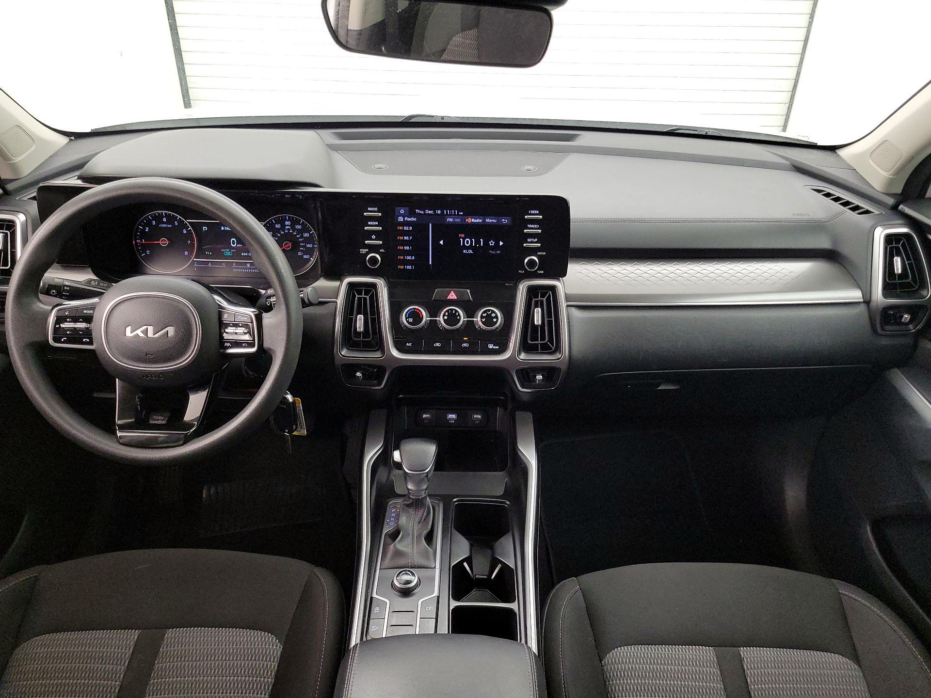 Thumbnail: 2023 Kia Sorento - 9