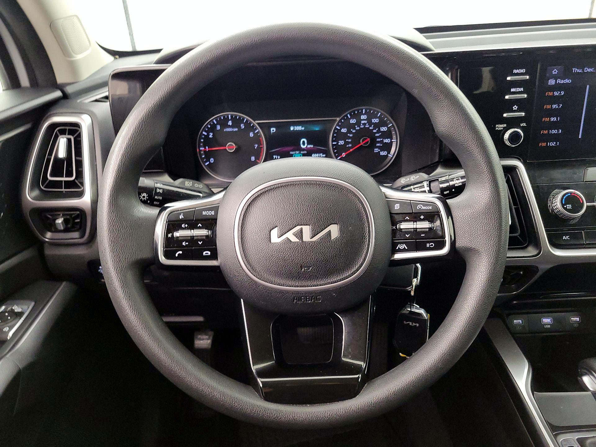 Thumbnail: 2023 Kia Sorento - 10