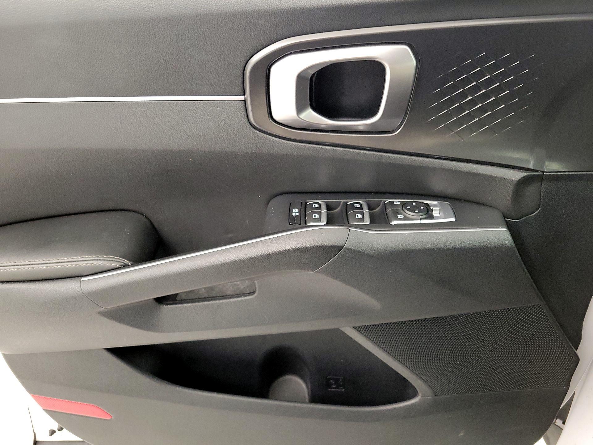 Thumbnail: 2023 Kia Sorento - 12