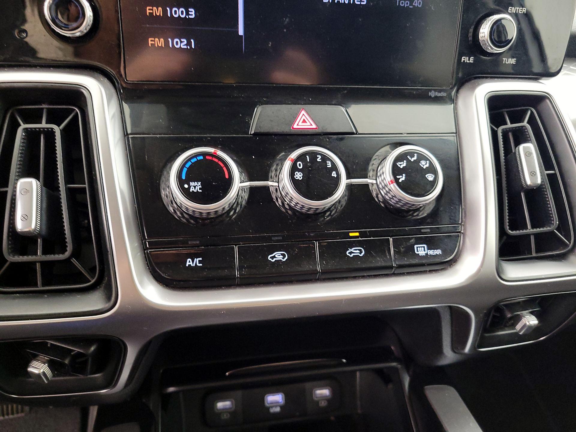 Thumbnail: 2023 Kia Sorento - 16