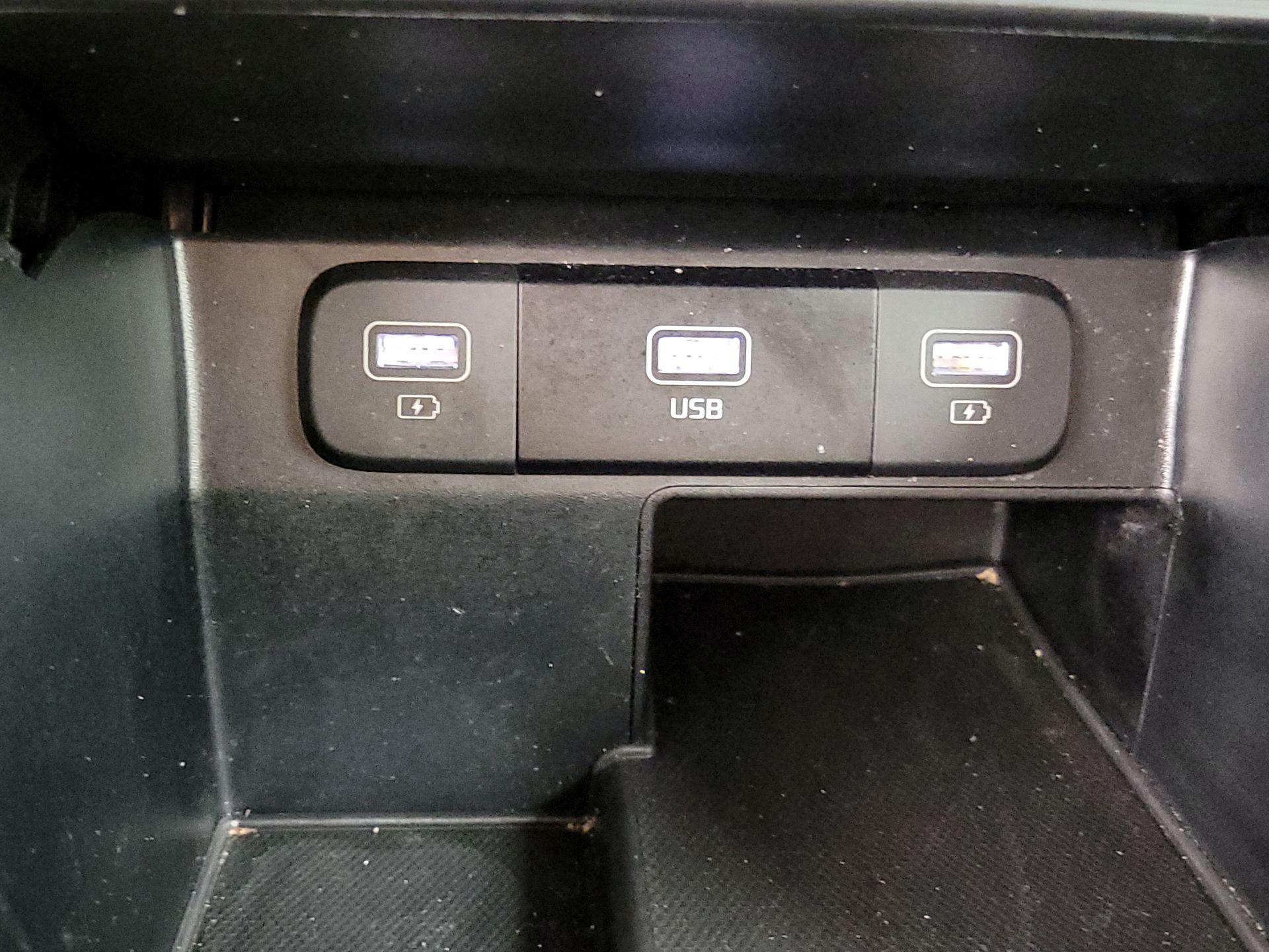 Thumbnail: 2023 Kia Sorento - 18