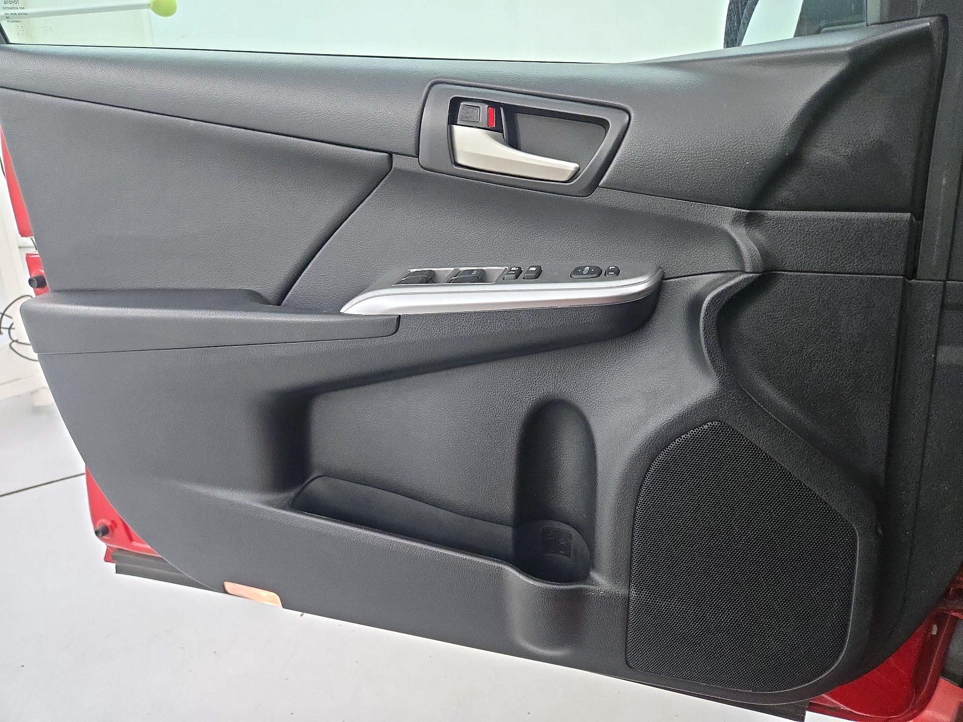 Thumbnail: 2014 Toyota Camry - 12