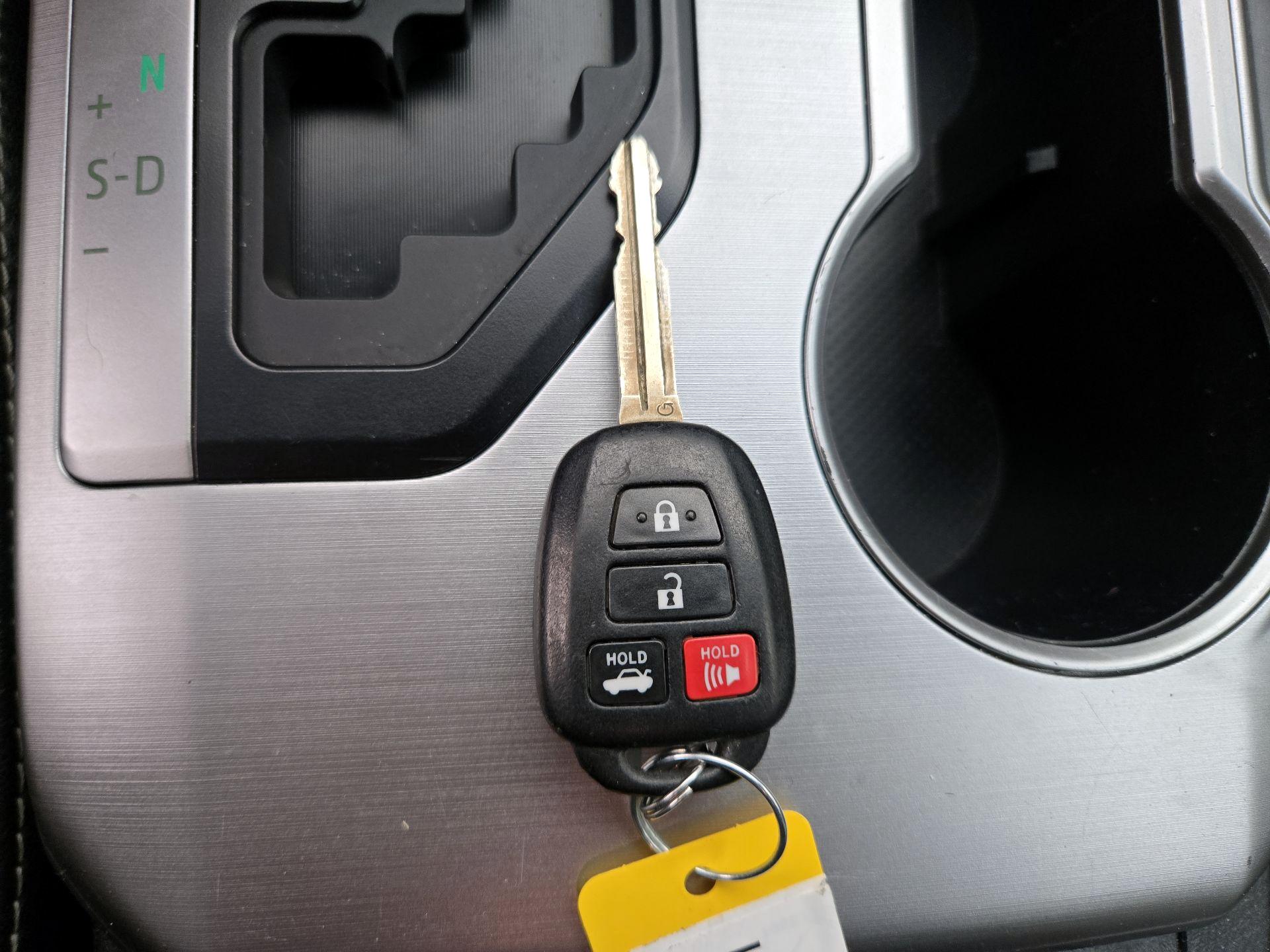 Thumbnail: 2014 Toyota Camry - 20