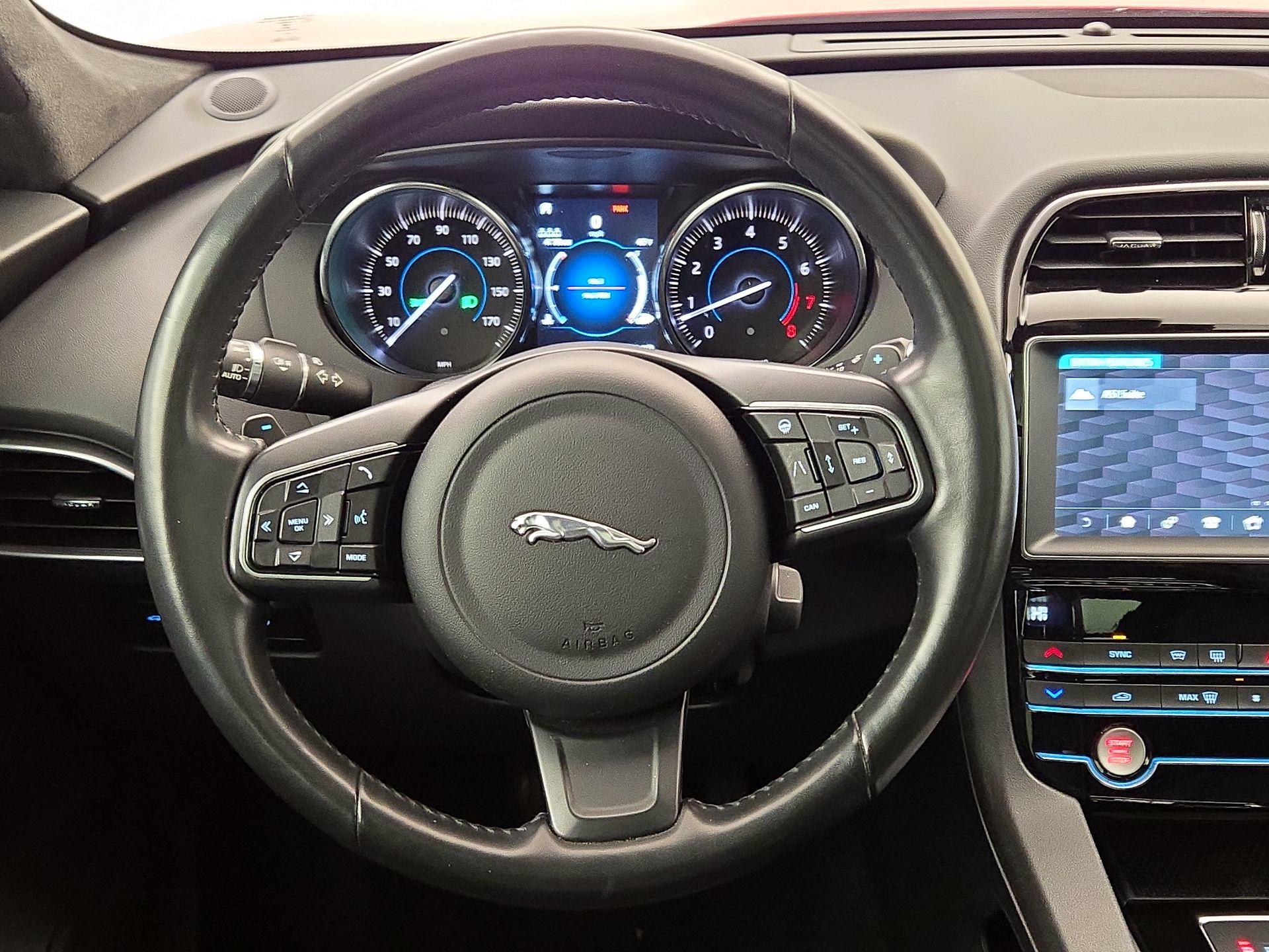 Thumbnail: 2020 Jaguar F-Pace - 10