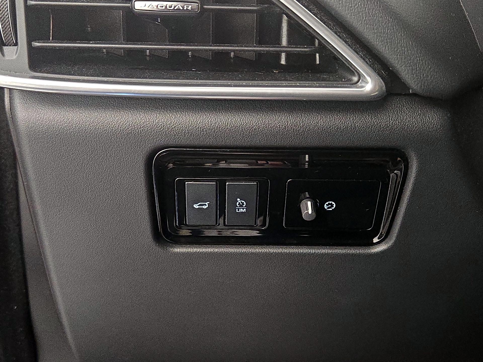 Thumbnail: 2020 Jaguar F-Pace - 13