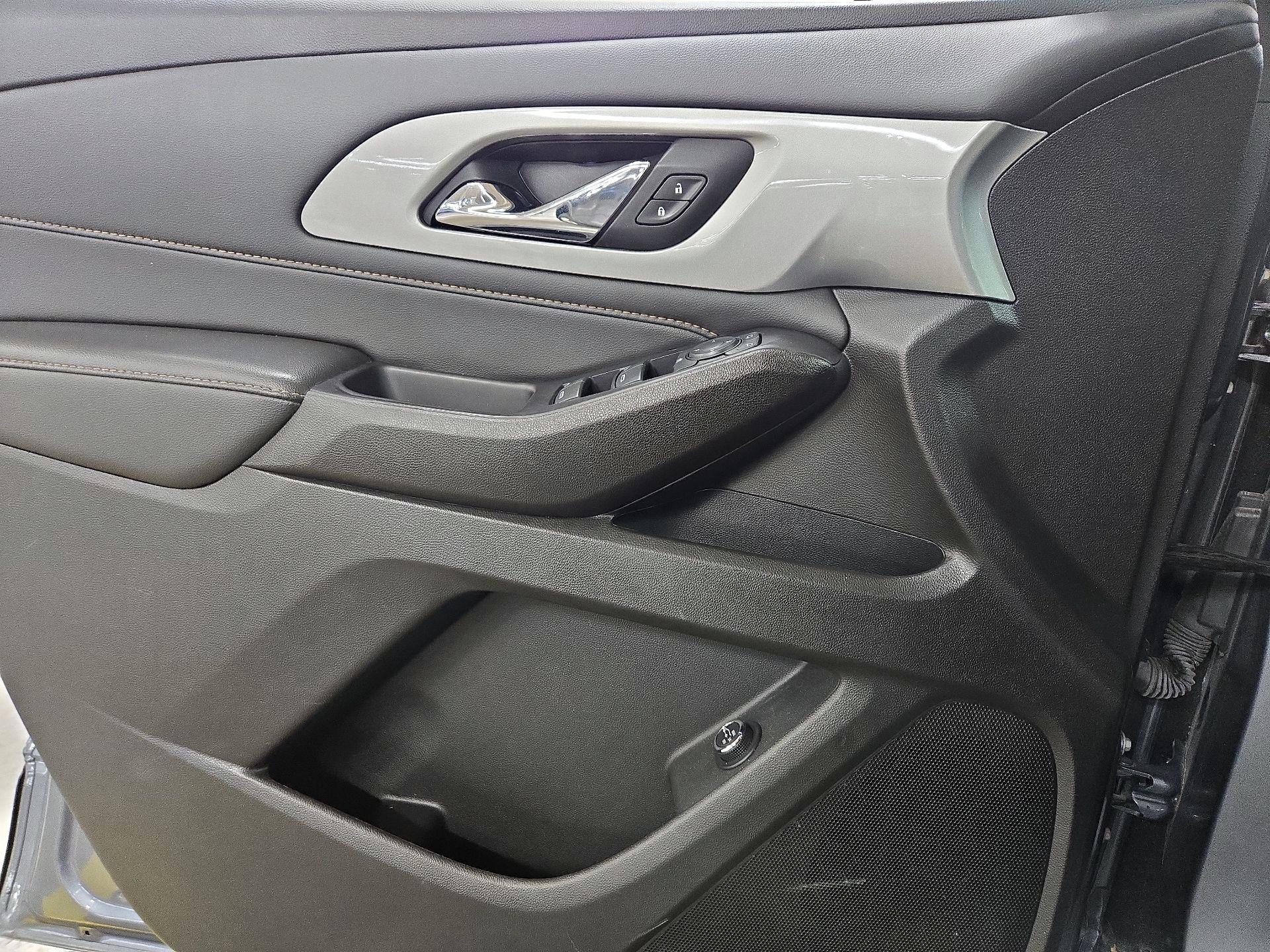 Thumbnail: 2020 Chevrolet Traverse - 12