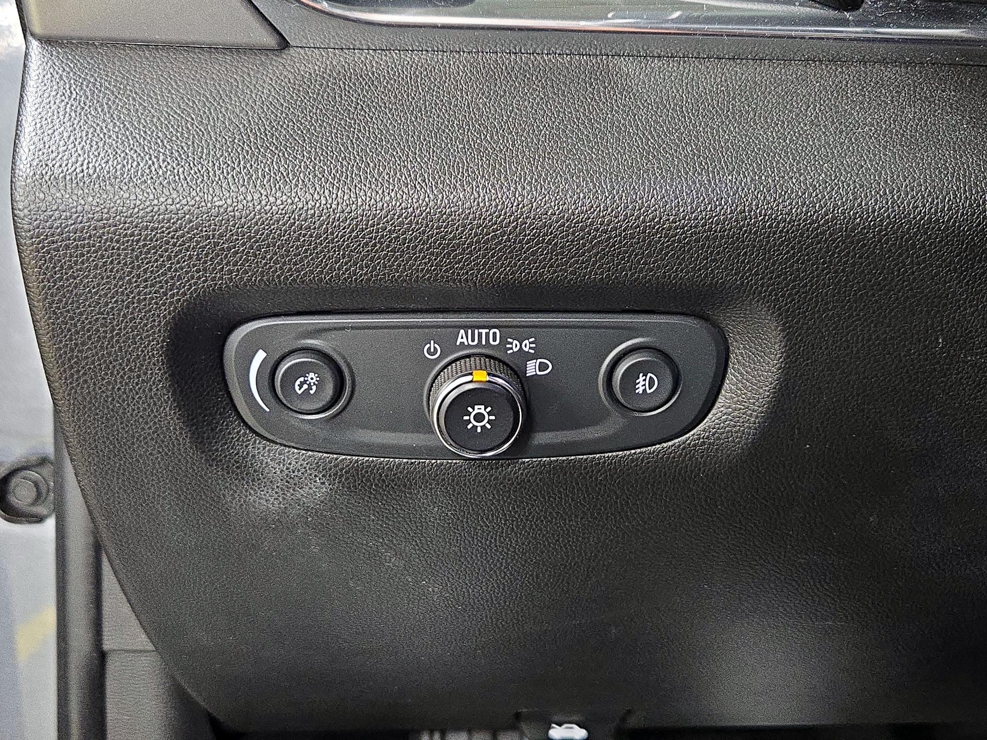 Thumbnail: 2020 Chevrolet Traverse - 13