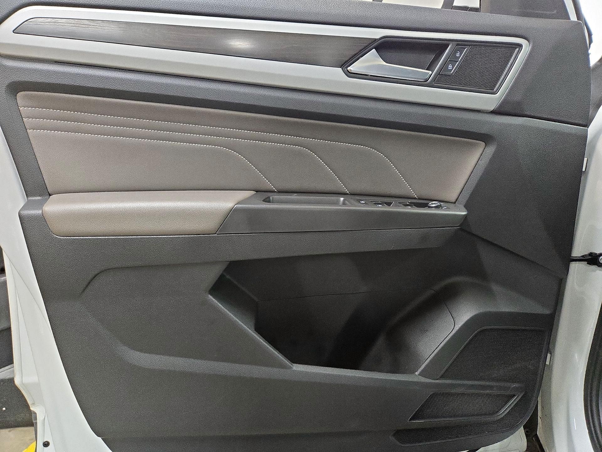 Thumbnail: 2022 Volkswagen Atlas - 12