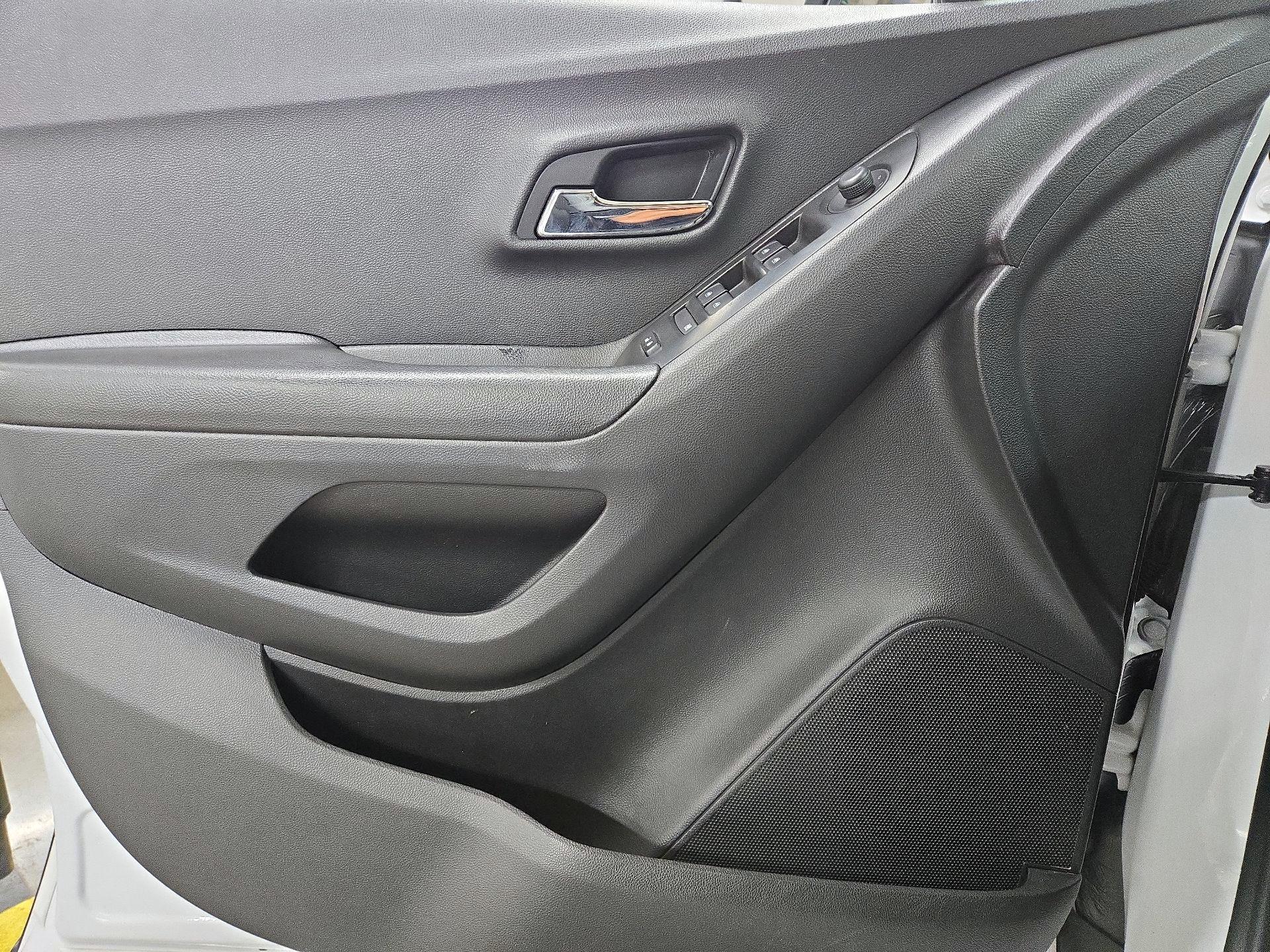 Thumbnail: 2021 Chevrolet Trax - 12