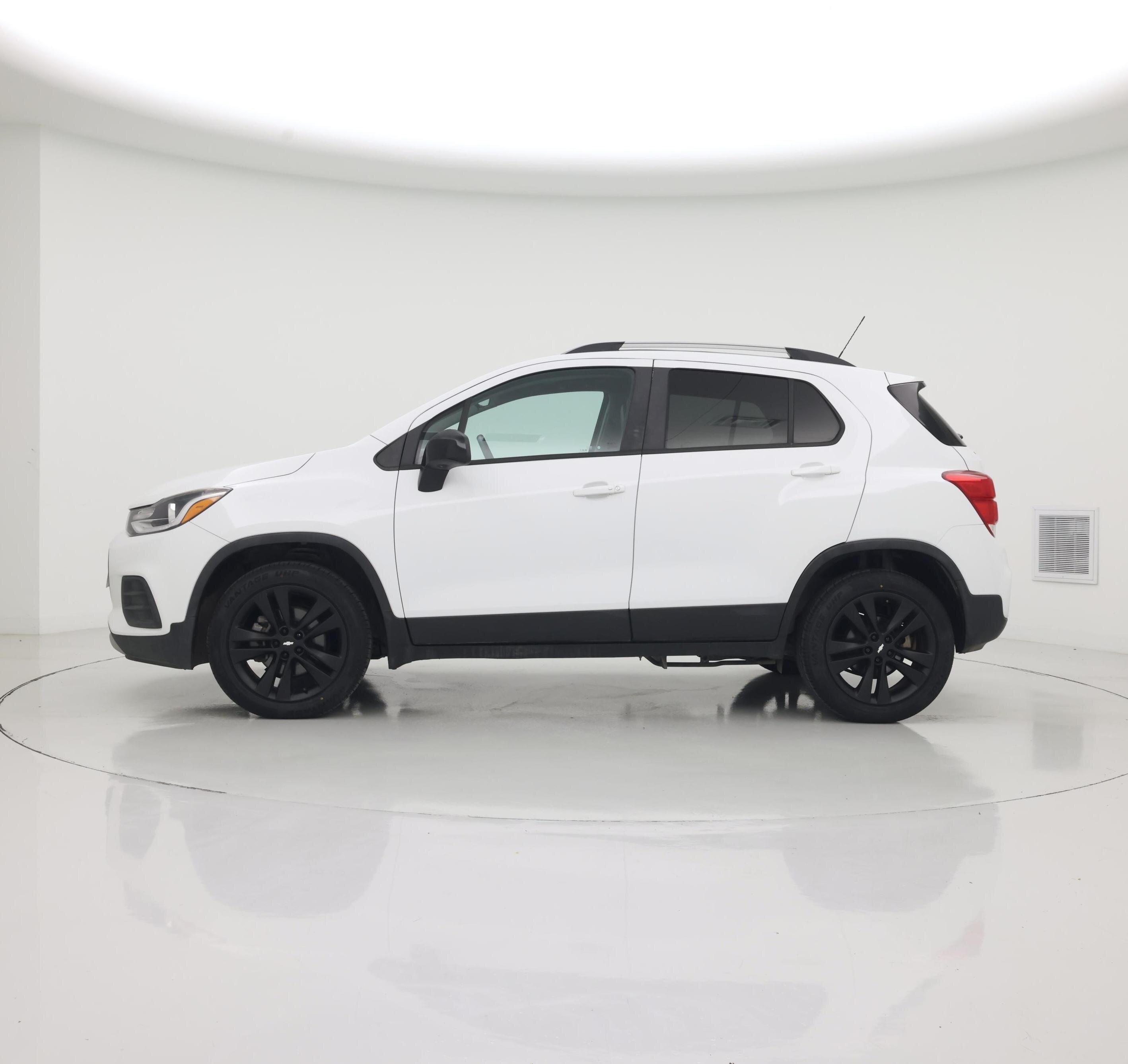 Thumbnail: 2021 Chevrolet Trax - 3