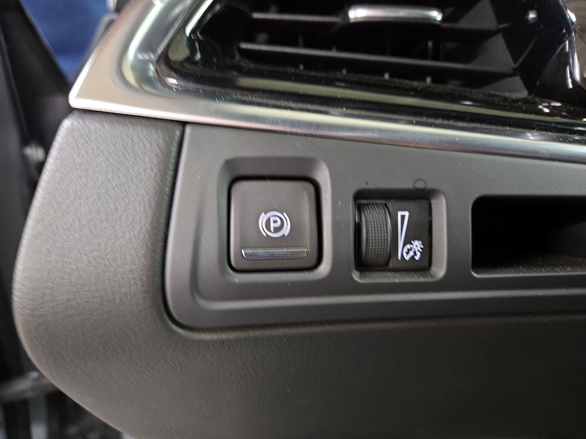 Thumbnail: 2025 Cadillac XT6 - 13