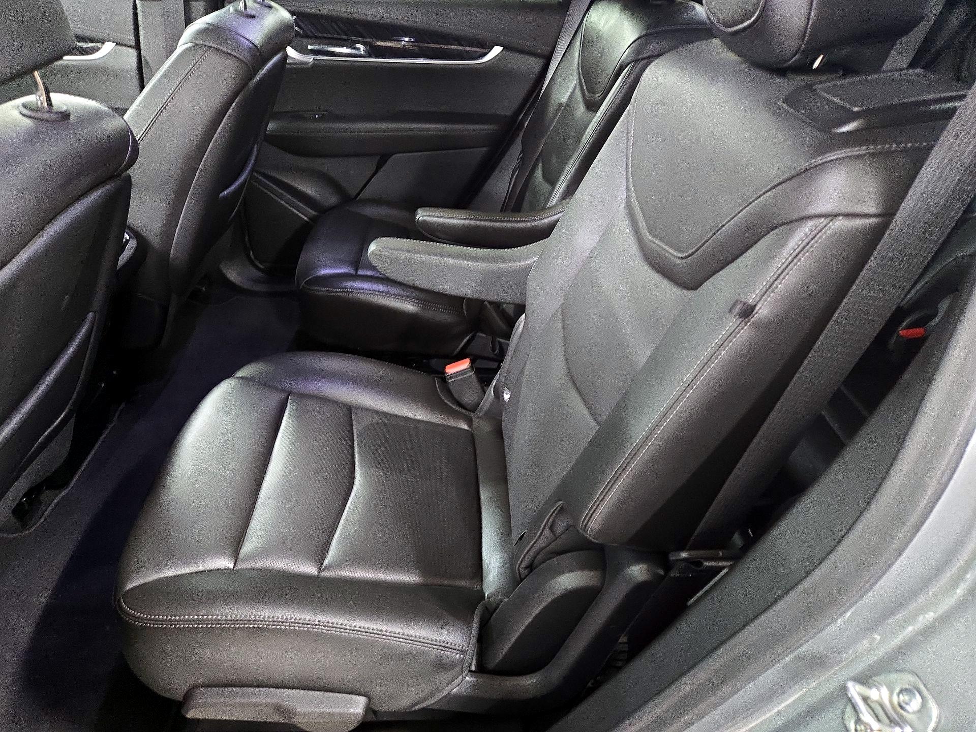 Thumbnail: 2025 Cadillac XT6 - 18