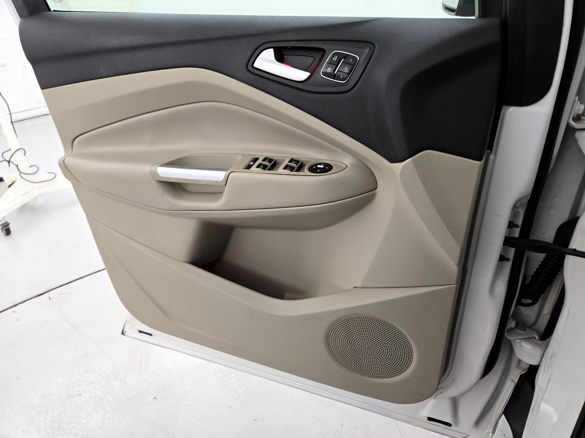 Thumbnail: 2016 Ford Escape - 12