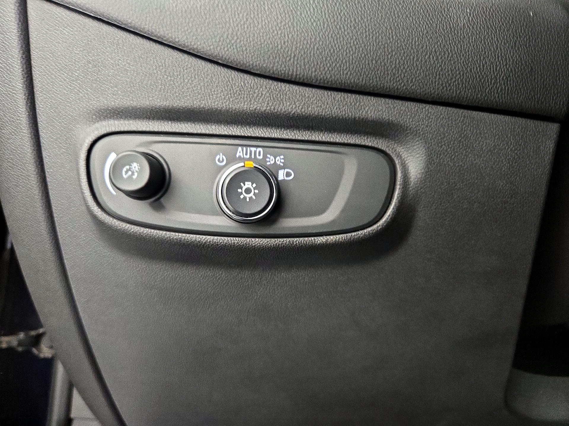 Thumbnail: 2020 Chevrolet Equinox - 13