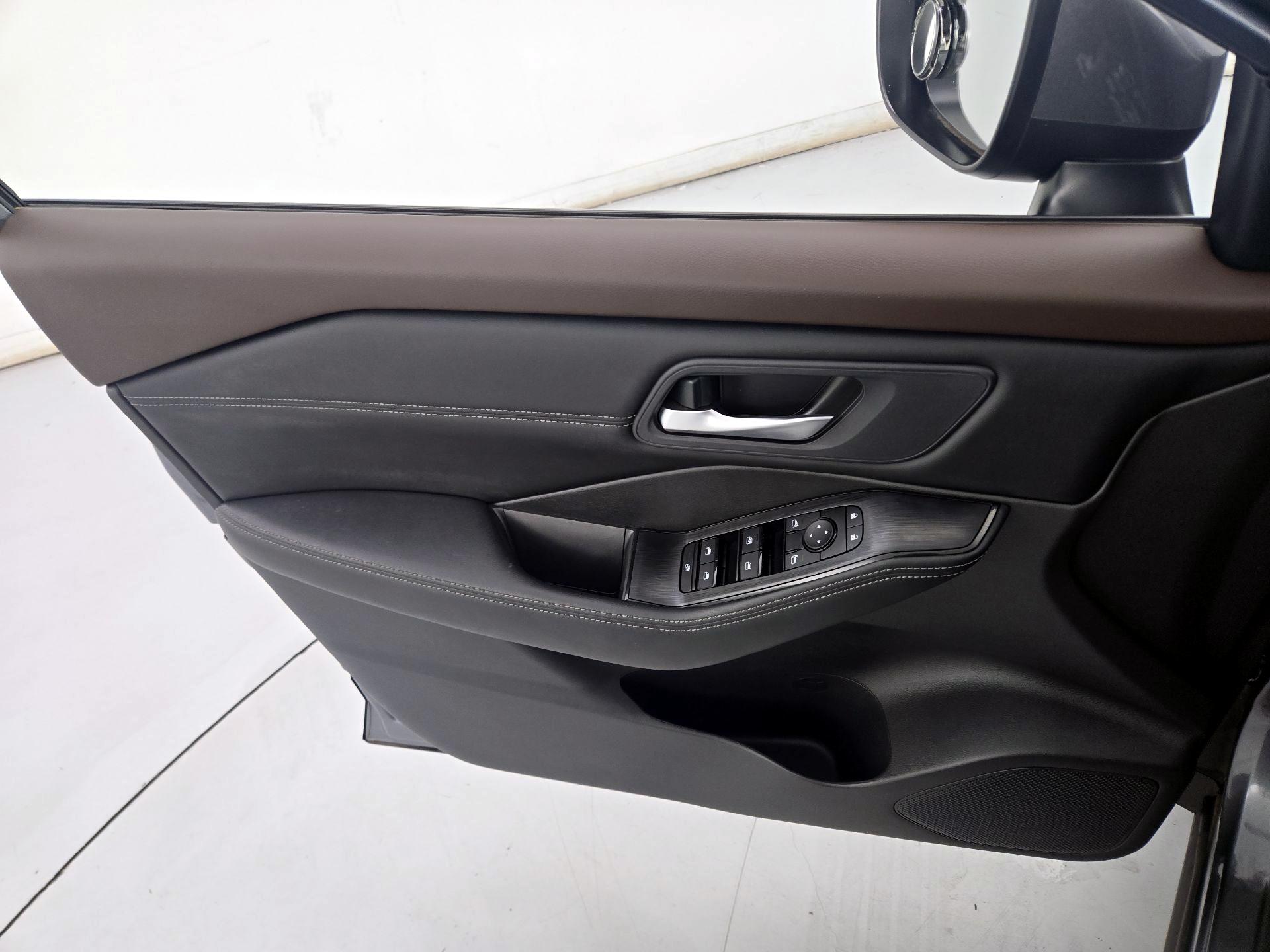 Thumbnail: 2023 Nissan Rogue - 12