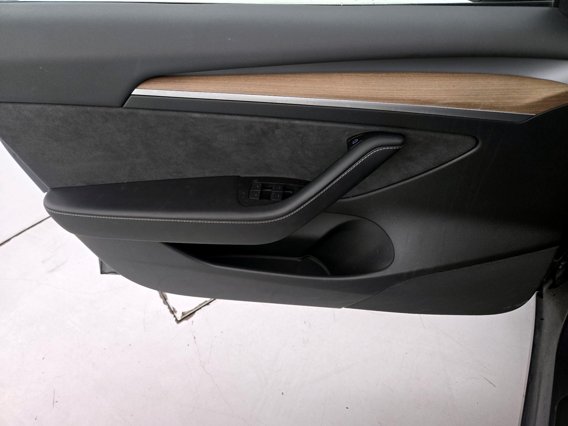 Thumbnail: 2022 Tesla Model 3 - 12