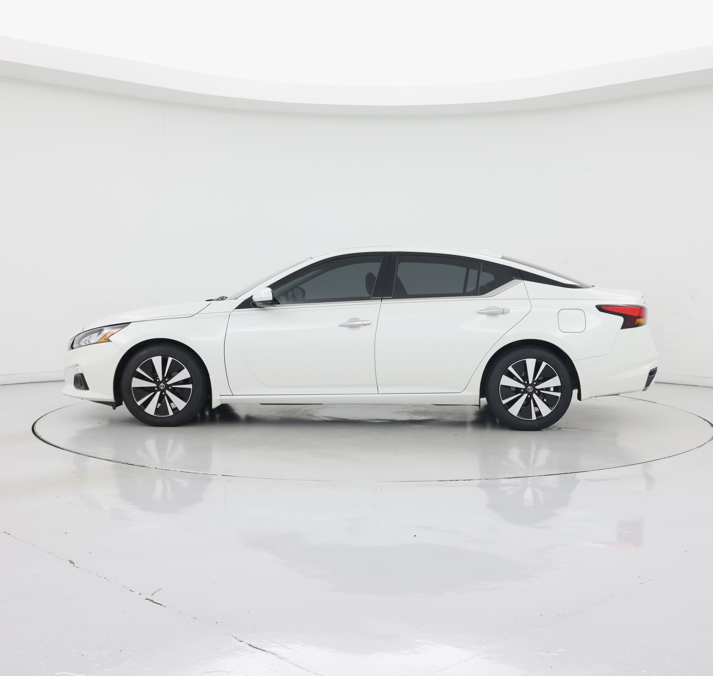 Thumbnail: 2022 Nissan Altima - 3