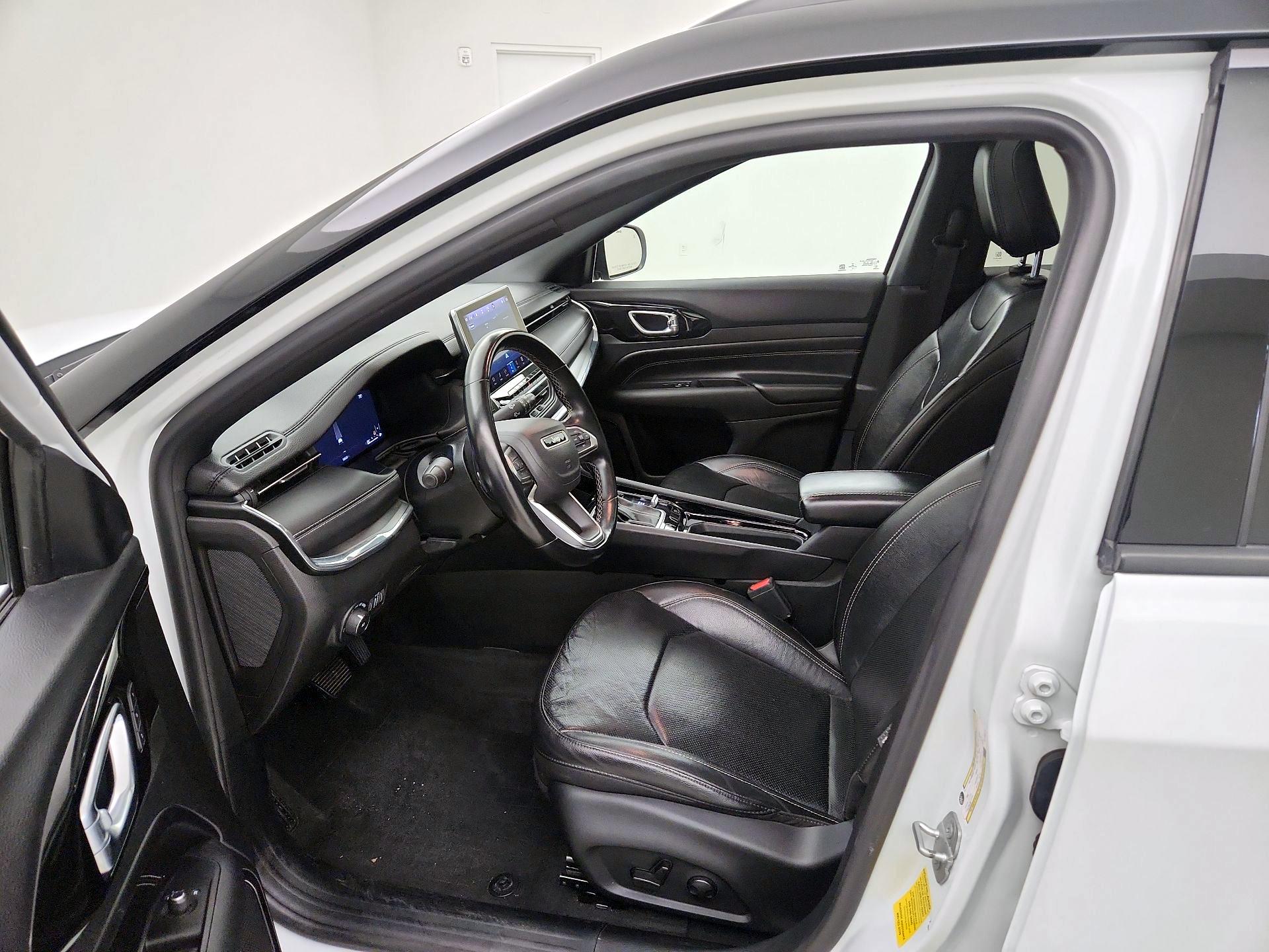 Thumbnail: 2022 Jeep Compass - 11