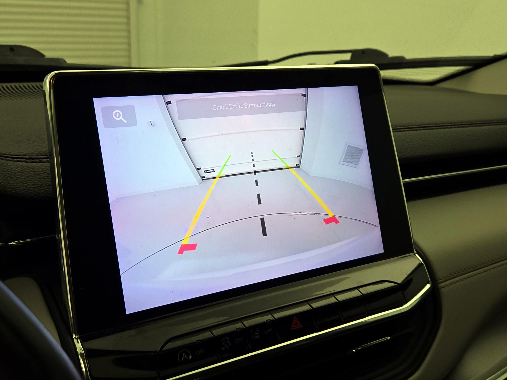 Thumbnail: 2022 Jeep Compass - 14