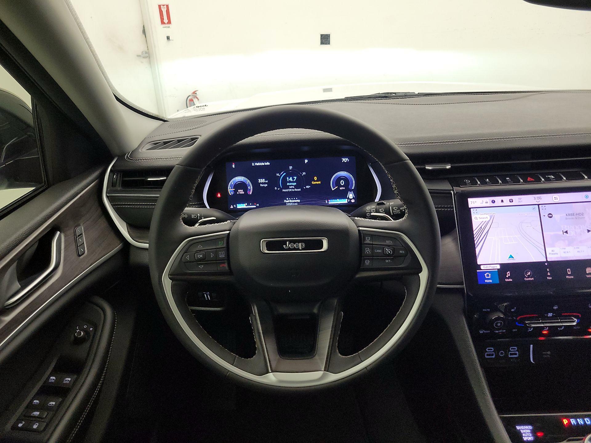 Thumbnail: 2023 Jeep Grand Cherokee - 10