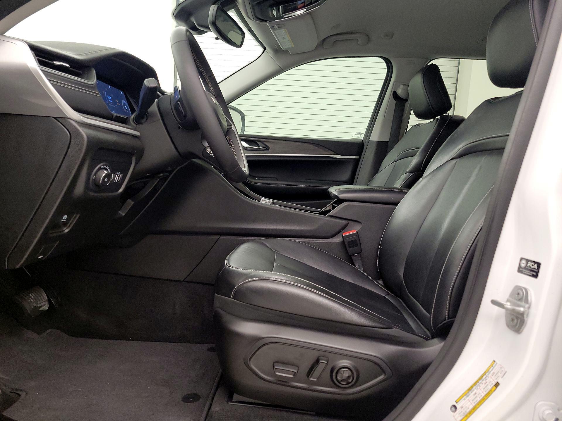 Thumbnail: 2023 Jeep Grand Cherokee - 11