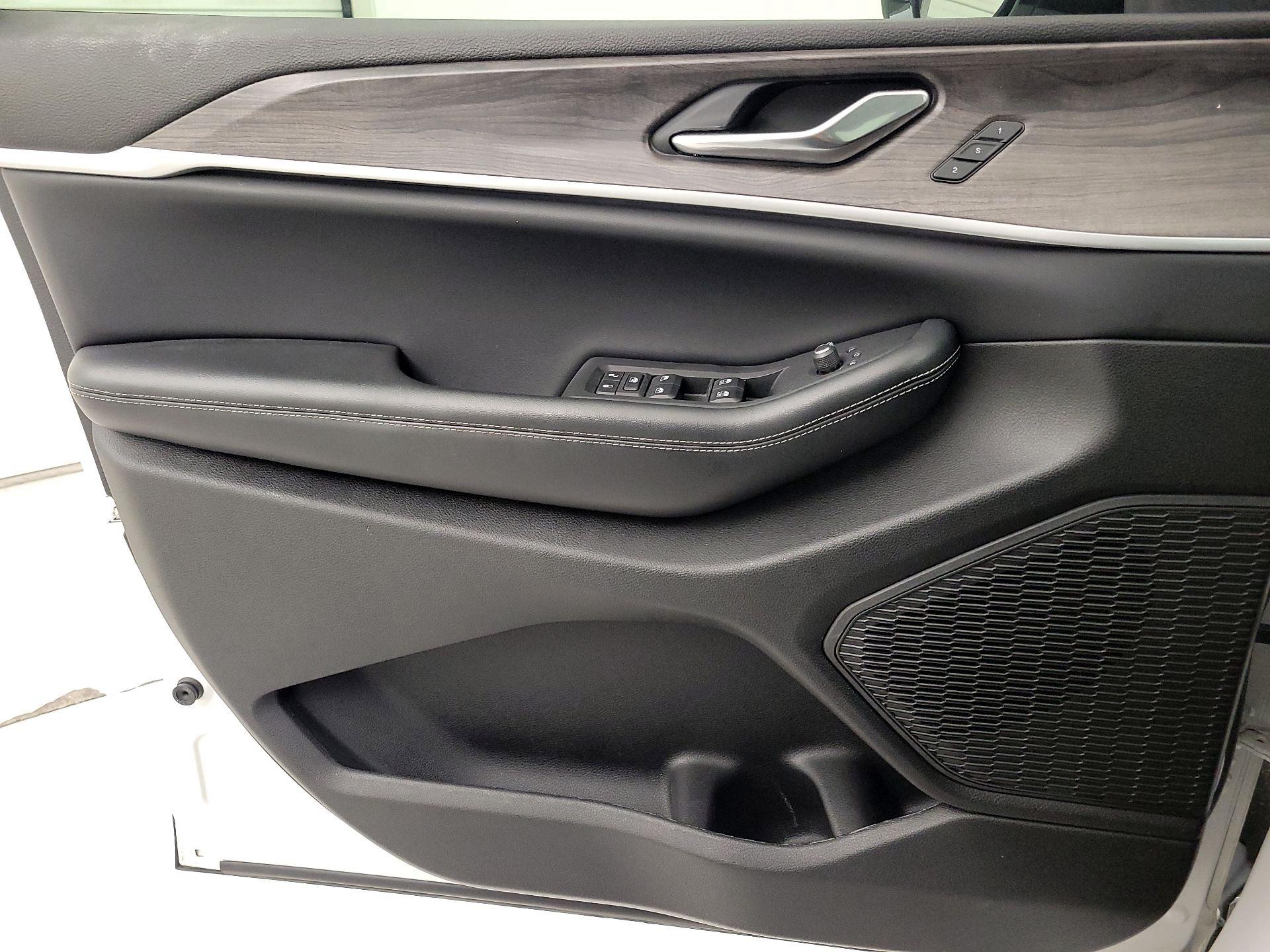 Thumbnail: 2023 Jeep Grand Cherokee - 12