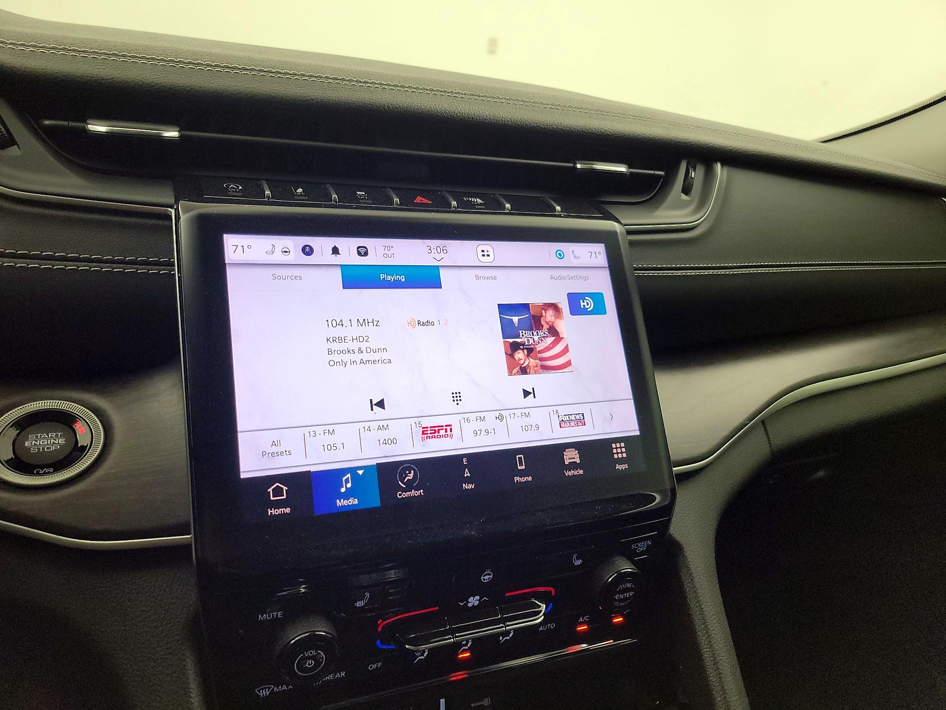 Thumbnail: 2023 Jeep Grand Cherokee - 16