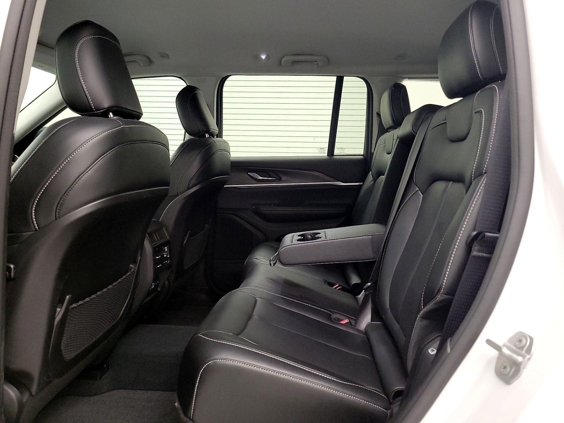 Thumbnail: 2023 Jeep Grand Cherokee - 20