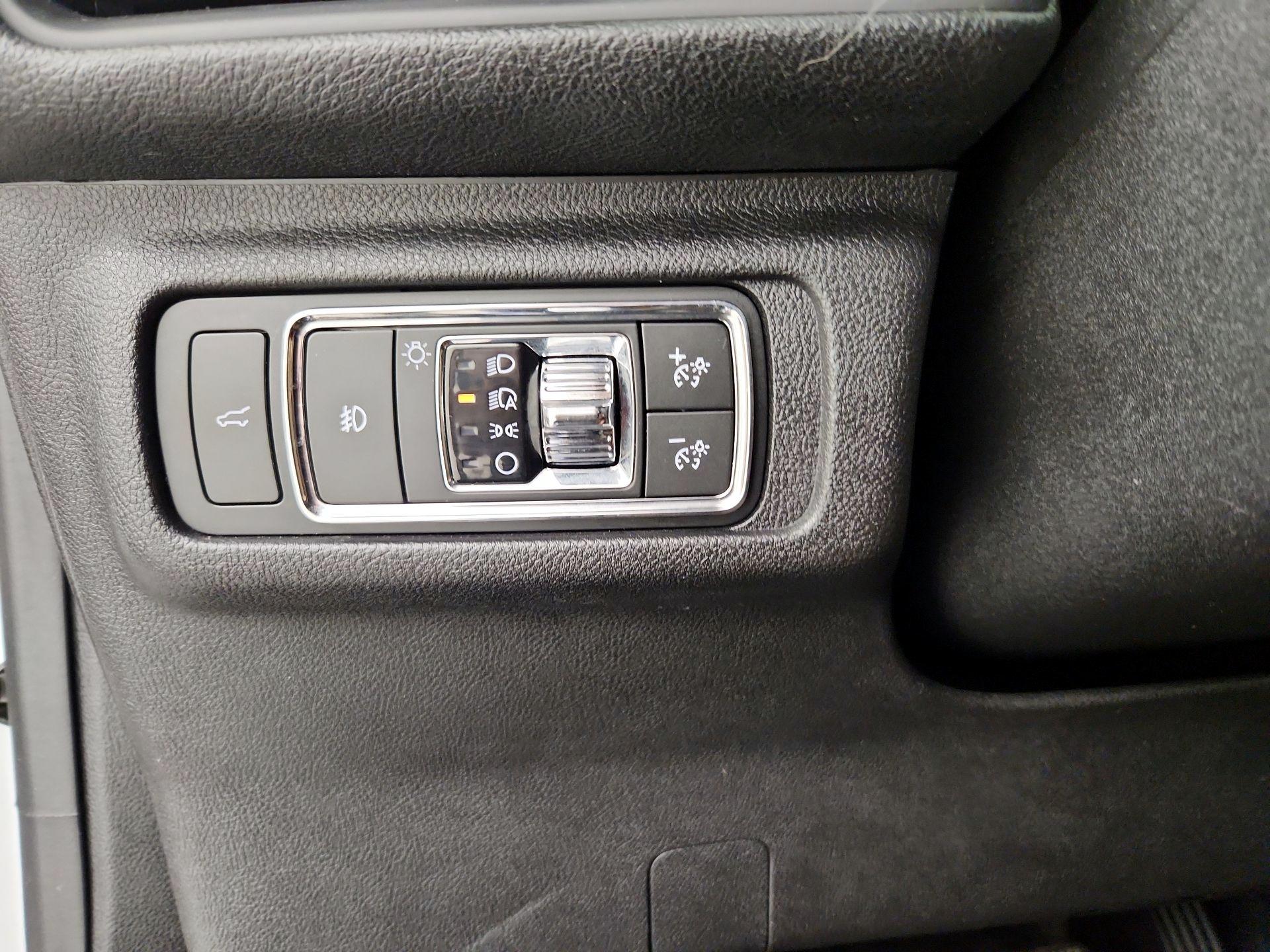 Thumbnail: 2020 Lincoln Corsair - 13