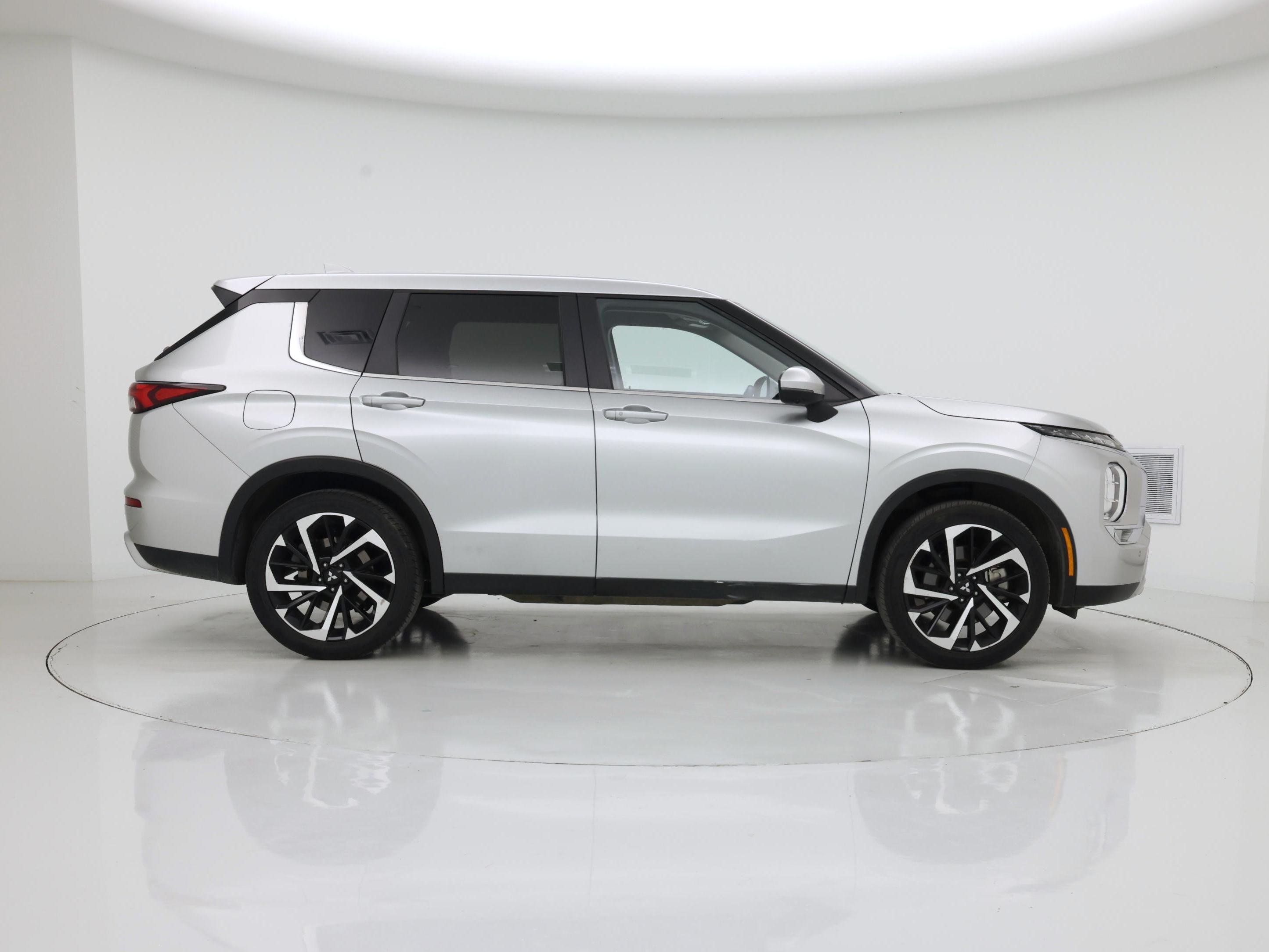 Thumbnail: 2024 Mitsubishi Outlander - 7