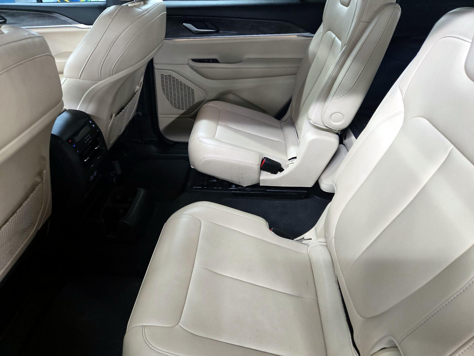 Thumbnail: 2023 Jeep Grand Cherokee L - 18