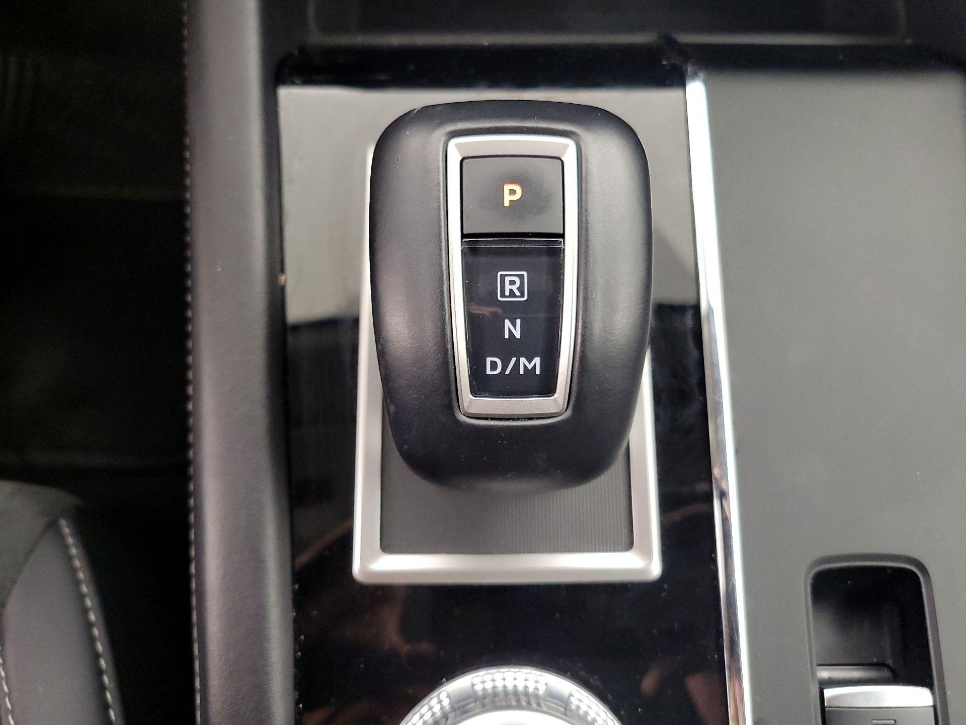 Thumbnail: 2024 Mitsubishi Outlander - 18