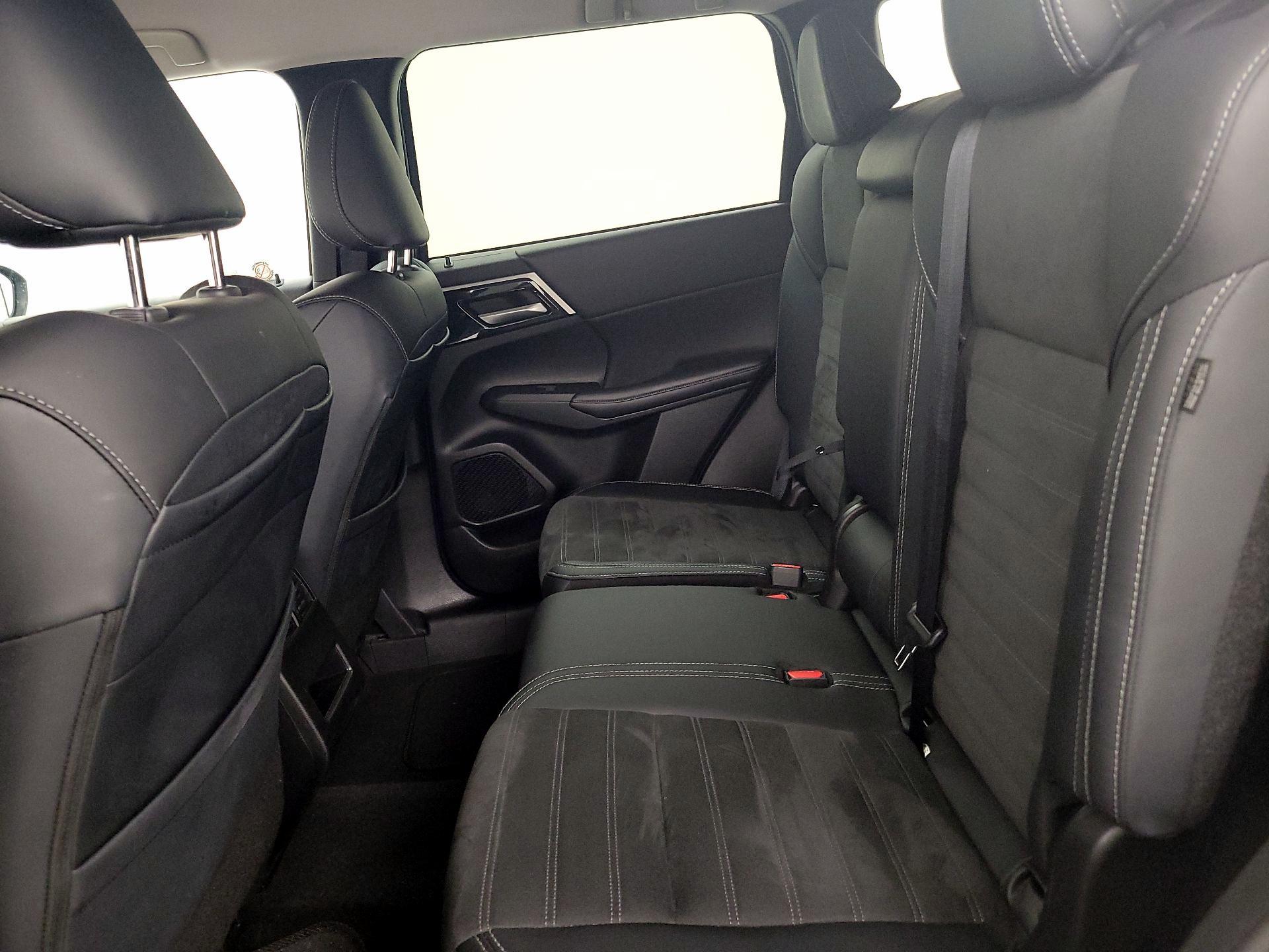 Thumbnail: 2024 Mitsubishi Outlander - 20