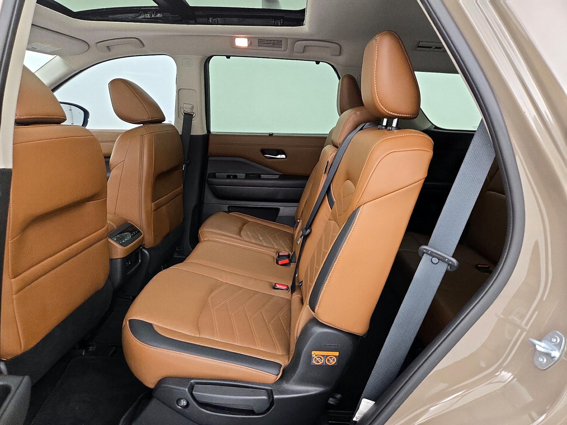 Thumbnail: 2023 Nissan Pathfinder - 20