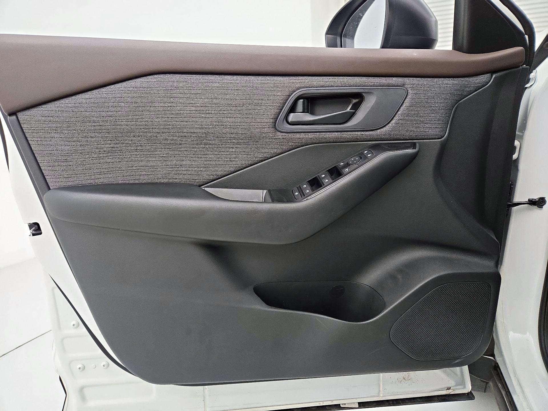 Thumbnail: 2023 Nissan Rogue - 12