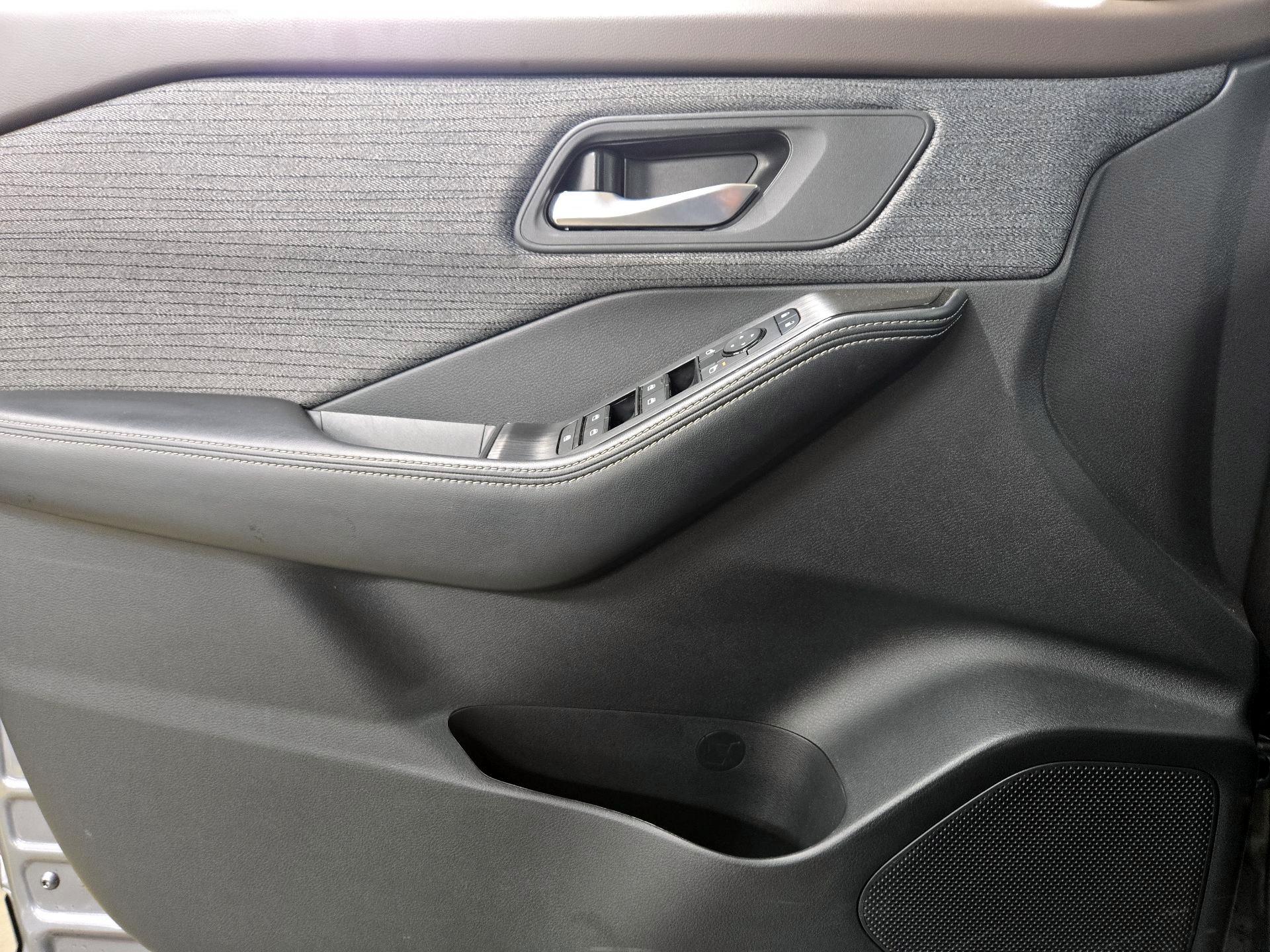 Thumbnail: 2023 Nissan Rogue - 12