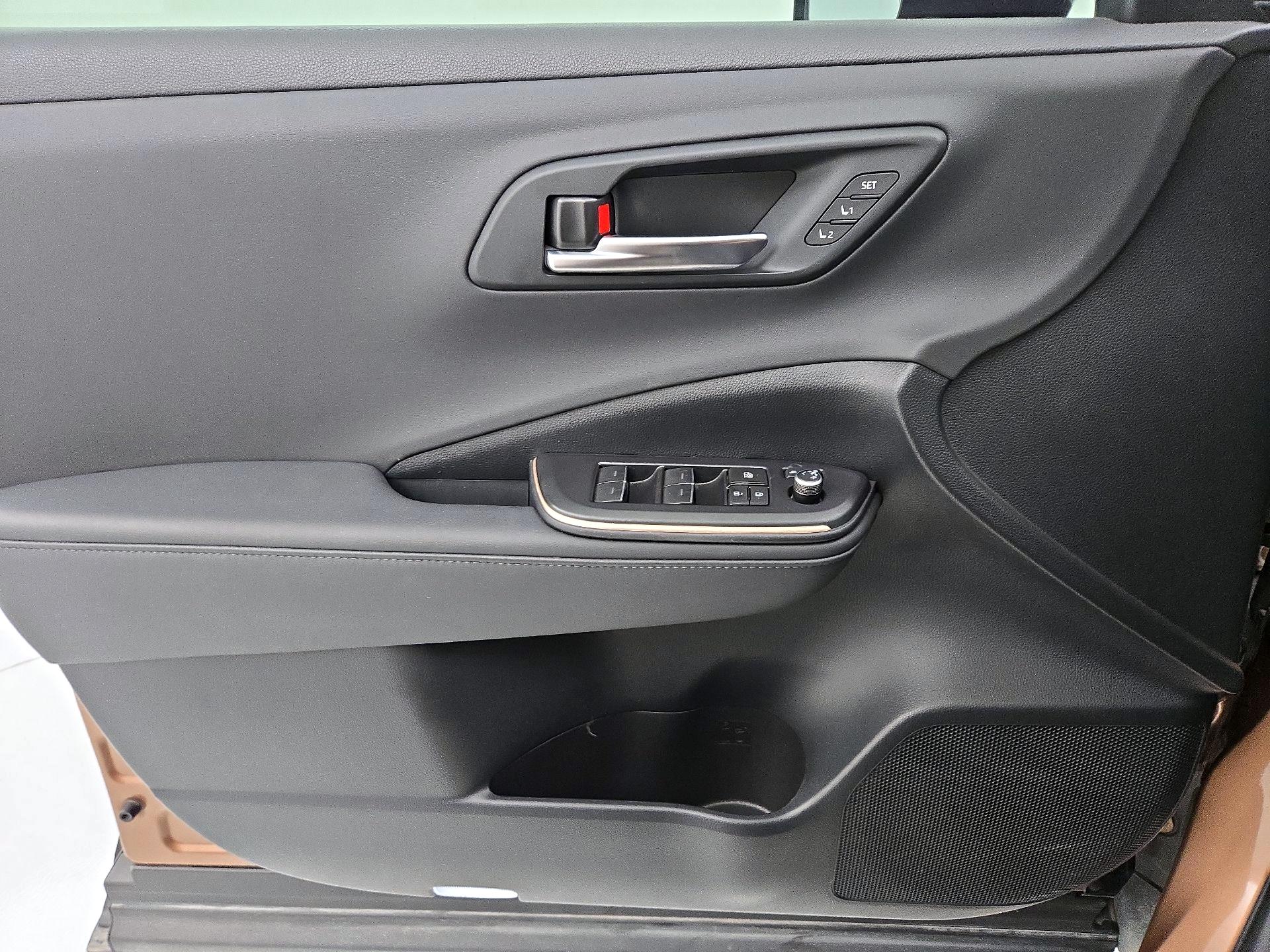 Thumbnail: 2023 Toyota Crown - 12