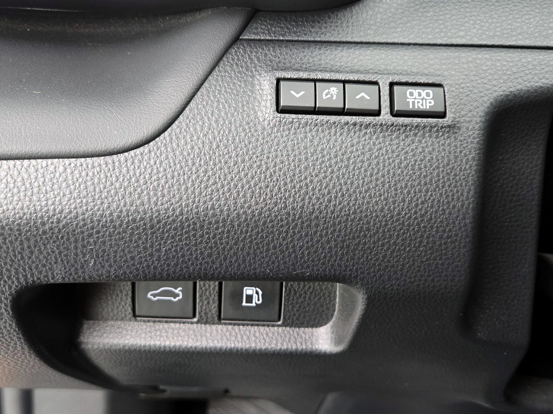 Thumbnail: 2023 Toyota Crown - 13