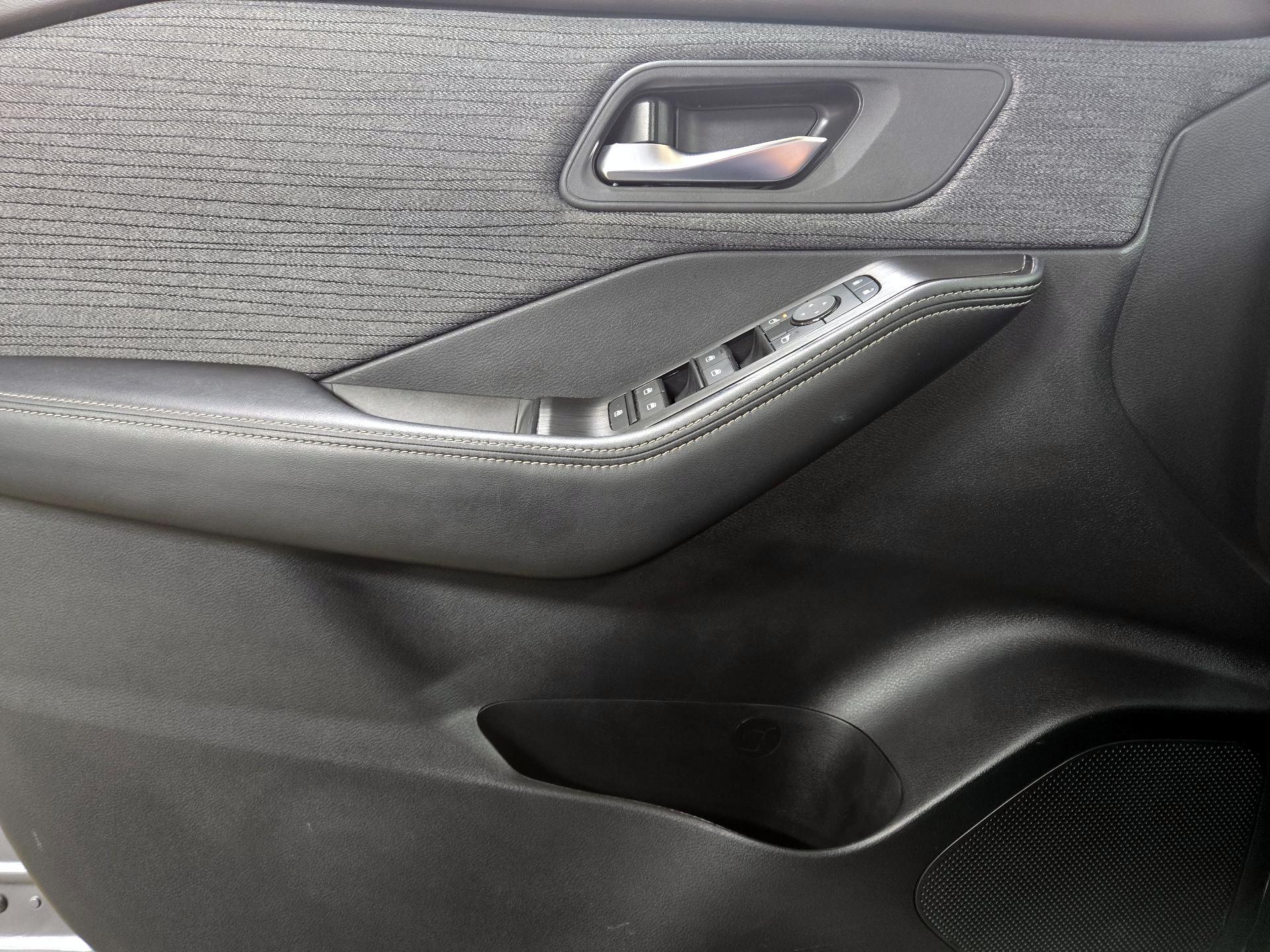 Thumbnail: 2023 Nissan Rogue - 12