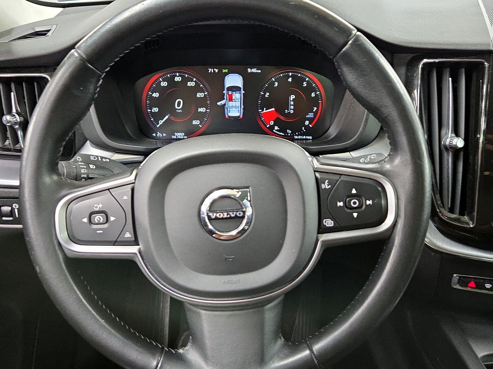 Thumbnail: 2020 Volvo XC60 - 10