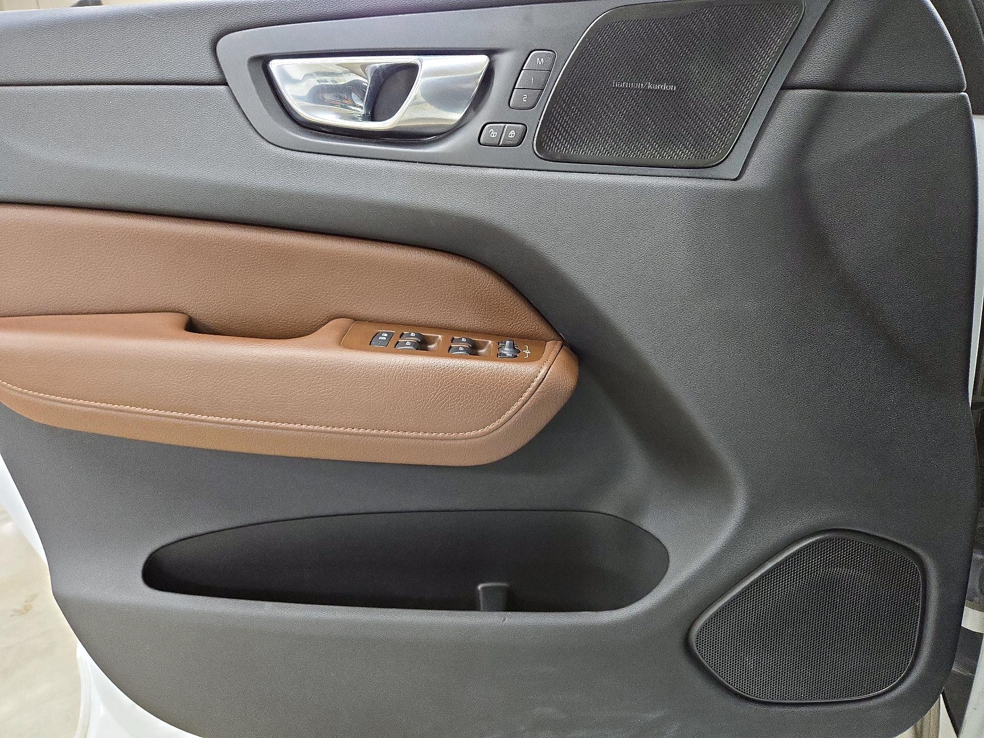 Thumbnail: 2020 Volvo XC60 - 12