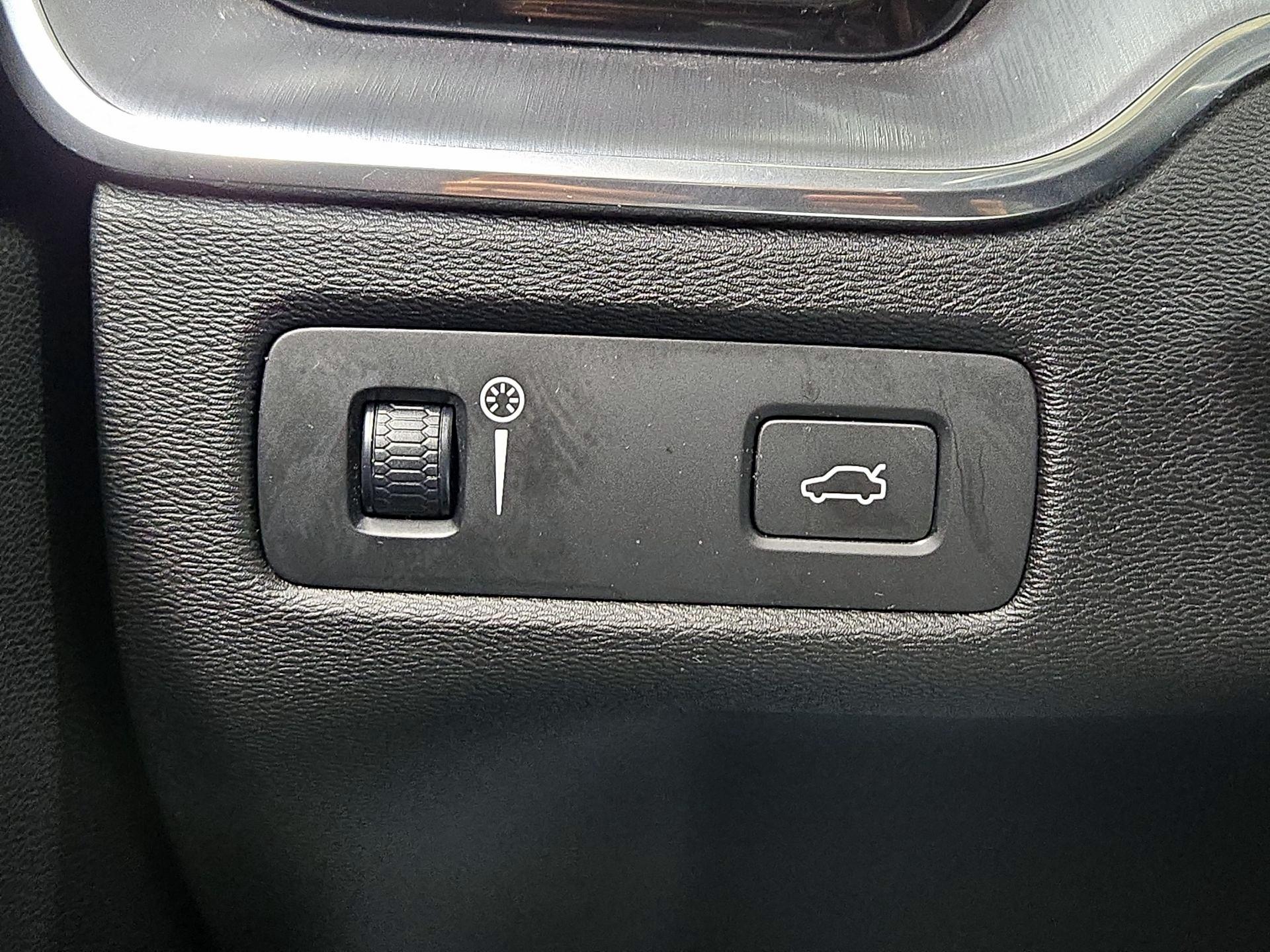 Thumbnail: 2020 Volvo XC60 - 13