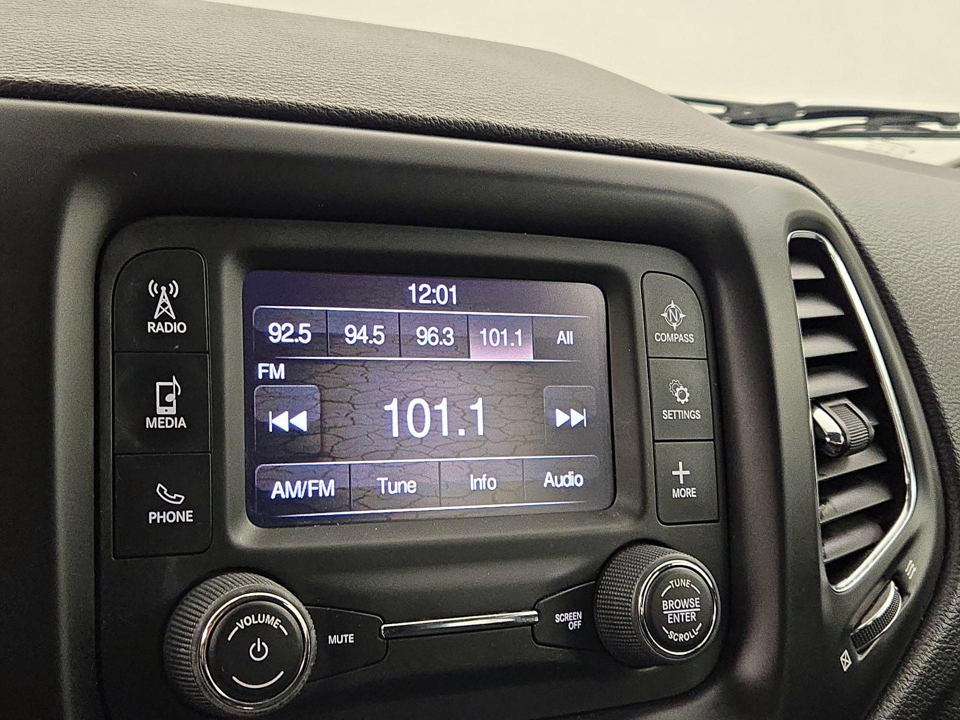 Thumbnail: 2017 Jeep Compass - 15