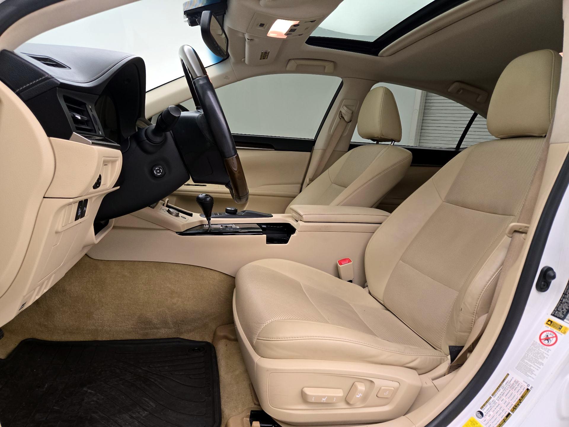 Thumbnail: 2015 Lexus ES - 11