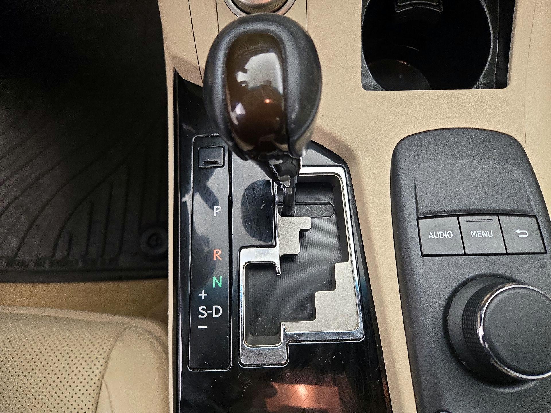 Thumbnail: 2015 Lexus ES - 17