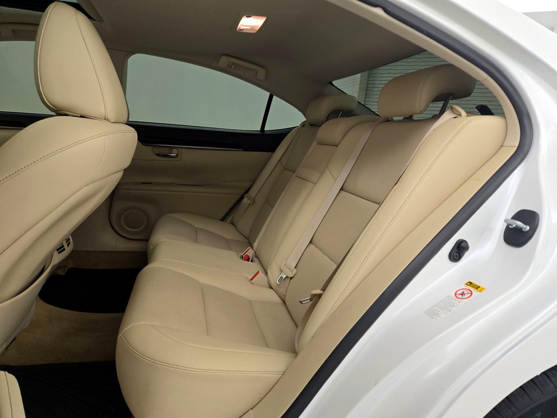 Thumbnail: 2015 Lexus ES - 20